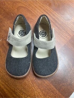 Livie & Luca shoes size 9